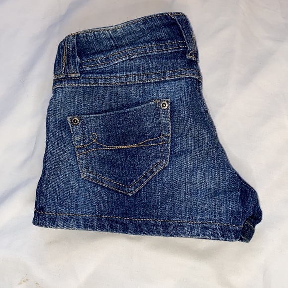 Short short - Picture 2 of 2